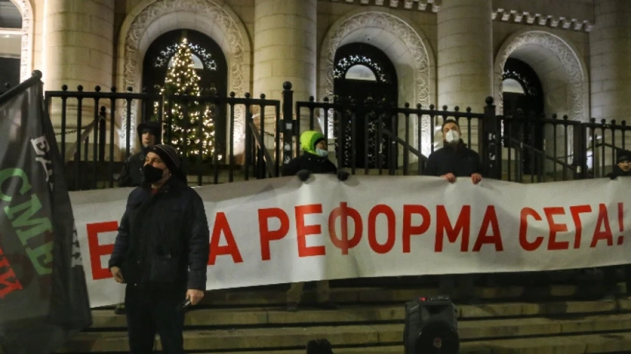 Протести с искане за оставката на правителството и главния прокурор