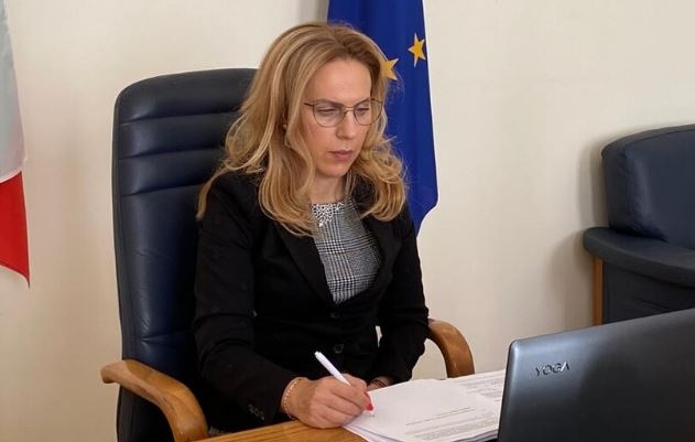 Николова: Туроператорите ще получат 51 млн. лв. помощ от държавата