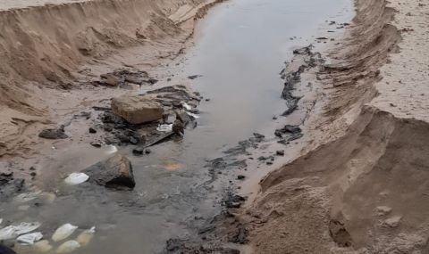 Проливните дъждове деформираха плажовете в Созопол и нанесоха сериозни щети