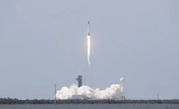 SpaceX изстреля ракета Falcon 9 със 143 спътника