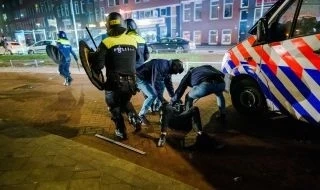 Над 70 задържани при нов протест в Нидерландия