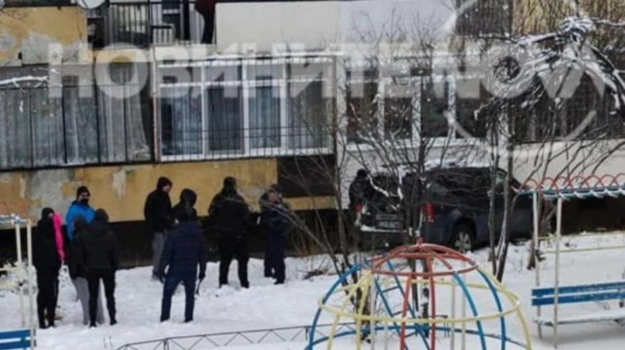Джип се заби в блок в столицата