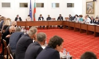 Правната комисия в НС прие създаването на прокурор, който да разследва главния
