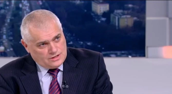 Валентин Радев: Не съм преглеждал подробно поръчката за МВР колите