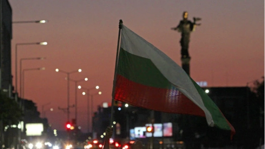 Протестиращи отново блокираха бул. Дондуков пред сградата на Министерския съвет