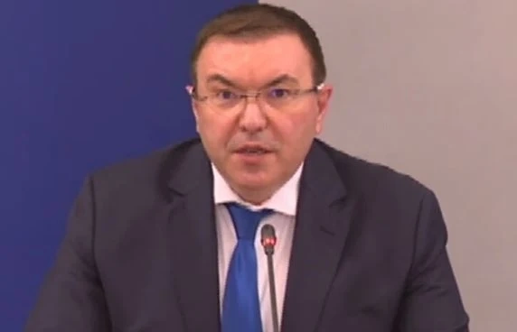 Министър Ангелов: Отчитаме устойчива тенденция на увеличаване на случаите нa COVID-19