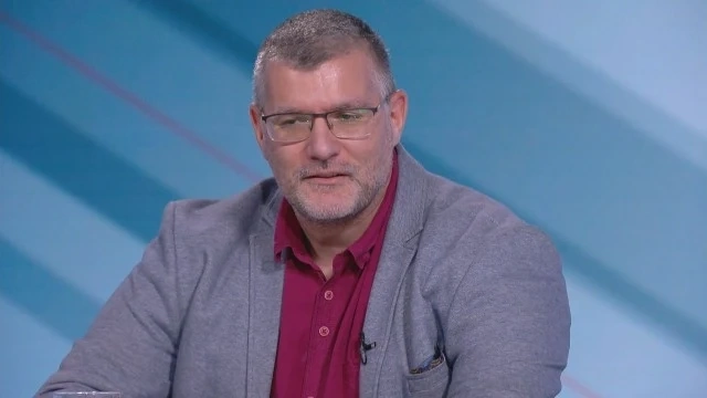 Проф. Момеков: Ваксините срещу COVID-19 се проучват върху огромен брой хора