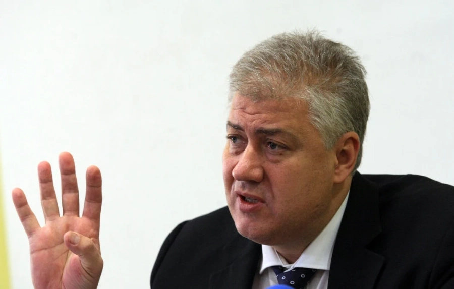 Проф. Балтов: Зелените коридори ще останат и през седмицата, ако има ваксини