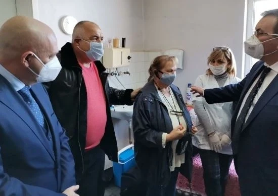 Борисов: Не трябва да има разлика между населените места за ваксинацията