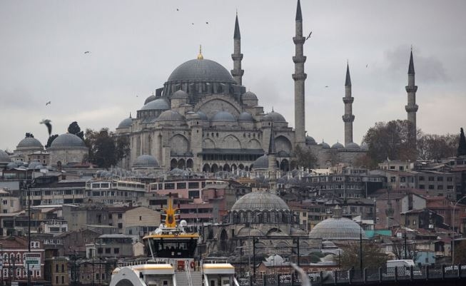 Първи уикенд без забрана за излизане от вкъщи в Истанбул