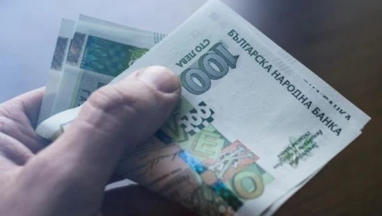 Мъжете взимат с 14% по-високи заплати от жените у нас