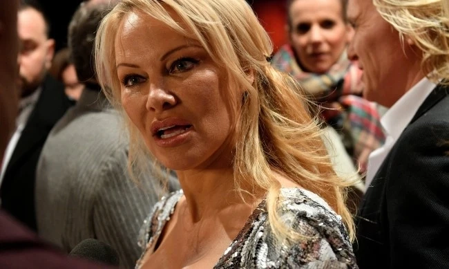 Памела Андерсън напуска САЩ