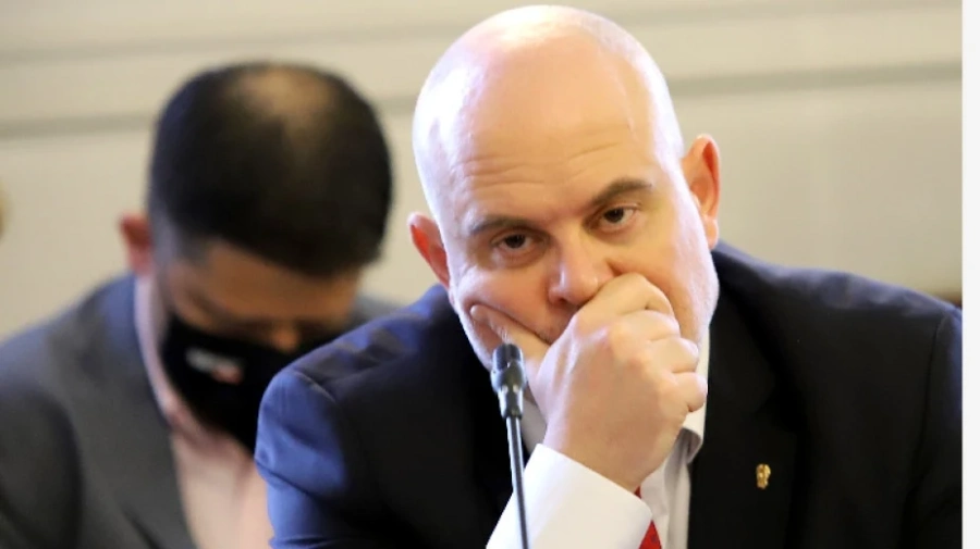 Гешев не вижда проблем, че Европейската прокуратура иска още данни за българските прокурори