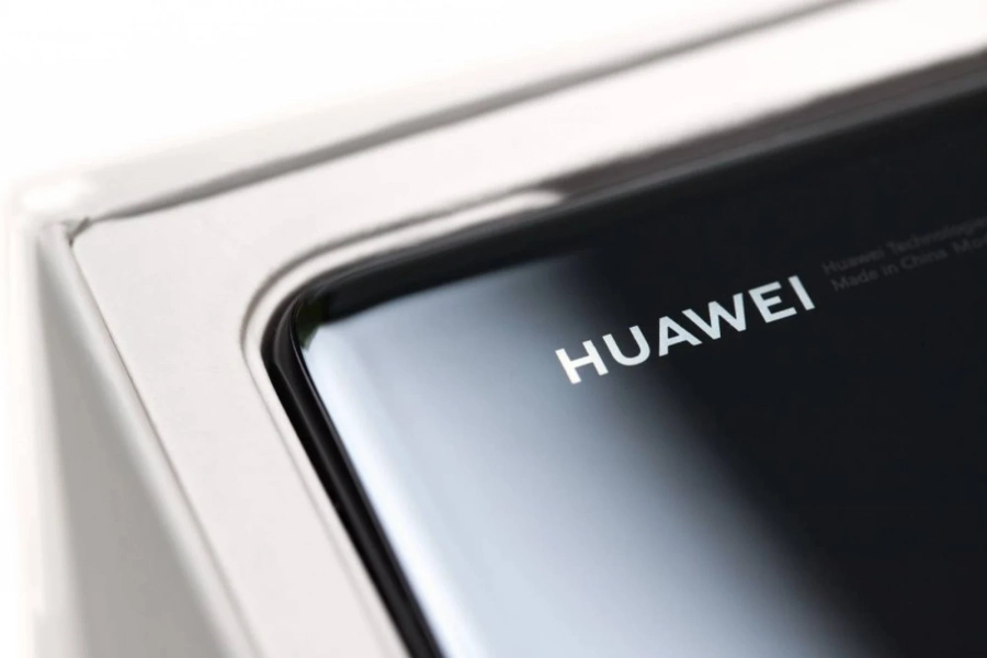 Собственикът на Vivacom обмисля да изключи Huawei от мрежата си