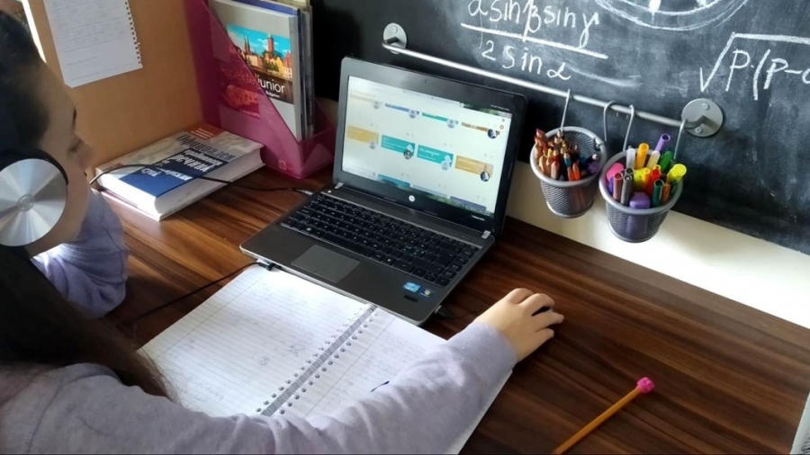 Стартира дистанционно обучение за учениците от 5-и до 12-и клас в редица градове
