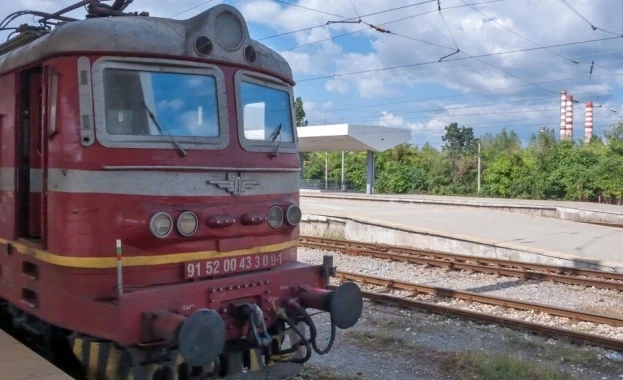 Железниците пускат автомати за билети
