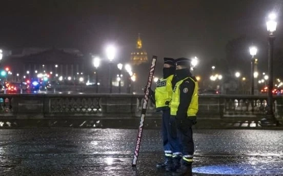 Франция обяви нова карантина в Париж и още 15 департамента