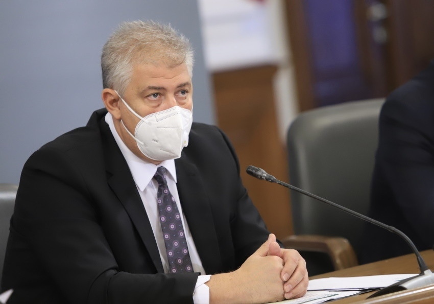 Проф. Балтов: Иде четвърта вълна, пазете децата