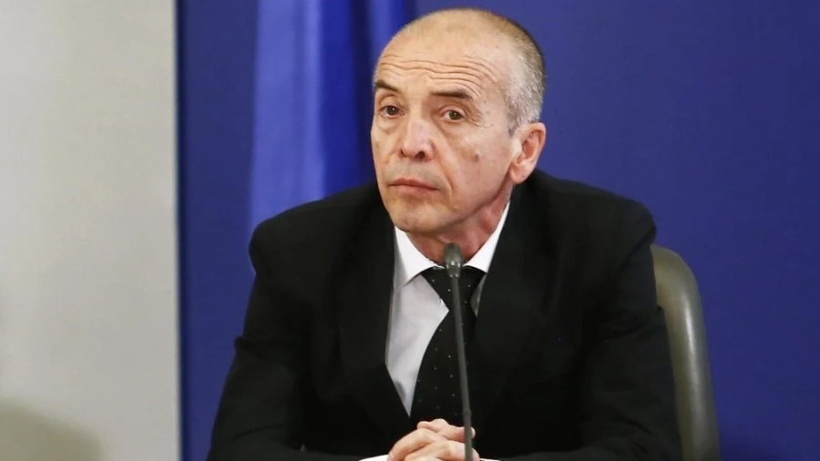 Доц. Мангъров: Здравните власти не знаят какво правят