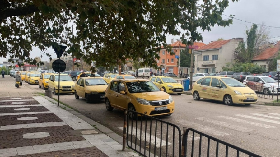 Такситата в София вече вдигат първоначалната си такса