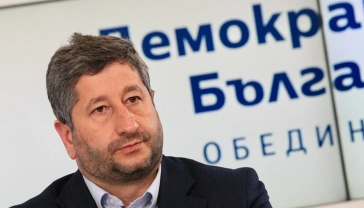 Деца и роднини на доносници от ДС са в листите на Демократична България