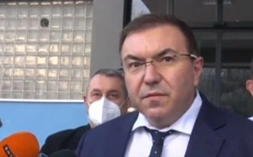 Строги мерки в Бургас: Вечерен час за непълнолетните и маски на открито (ЗАПОВЕД)