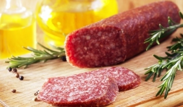 Ядем салам и луканка от вносно месо