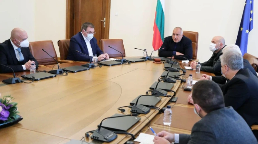 Министър Ангелов: Болничната система издържа на наплива