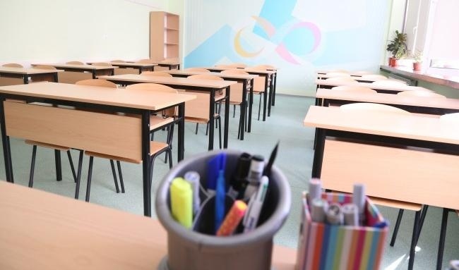 Обявиха как ще се обучават учениците през април