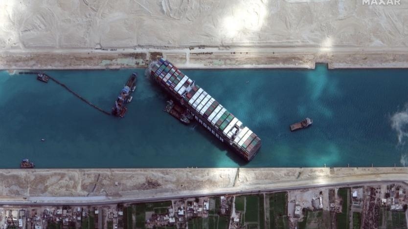 Прогноза: Блокирането на Суецкия канал ще струва 1 милиард долара