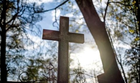 В Бразилия освобождават стари гробове, за нови погребения на починали от COVID-19