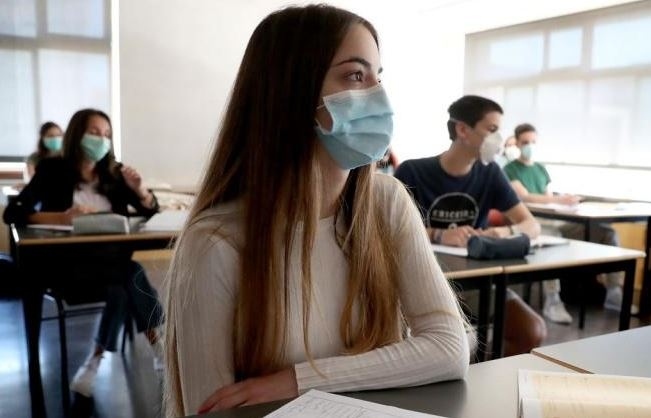 МОН: Над 49 000 зрелостници са заявили желание да се явят на матури през май