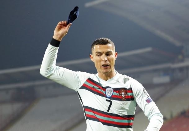 64 000 евро за капитанската лента на Роналдо