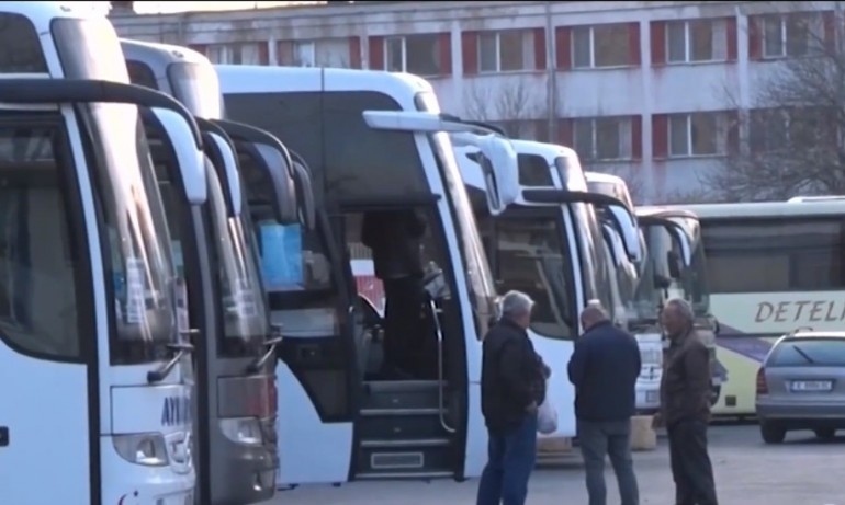 Автобуси пристигнаха в Кърджали от Турция, част от пътуващите - с безплатни билети и PCR (ВИДЕО)