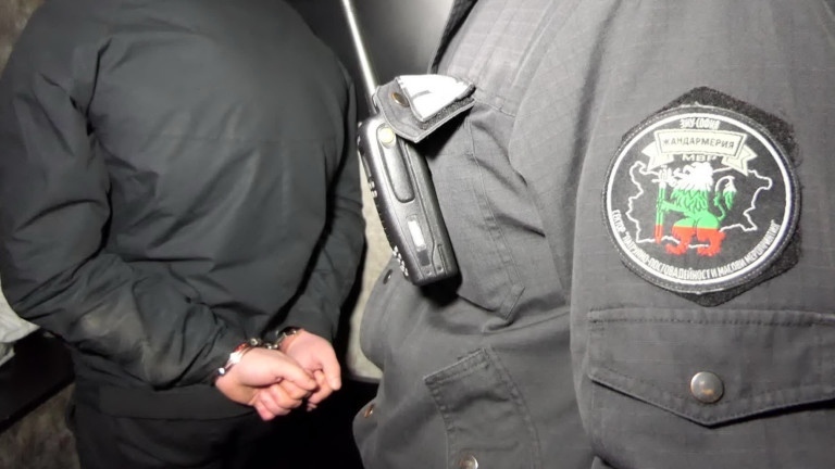 Арестуваха членове на СИК за купуване на гласове в Плевенско