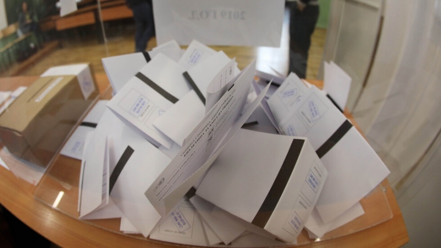 Започна обработването на изборните протоколи