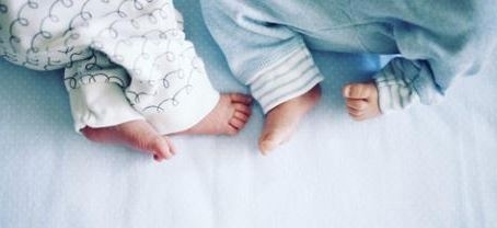 Двумесечни близнаци от Смолян са в болница с коронавирус