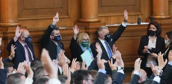 Парламентът създаде комисия за проверка на управлението на Бойко Борисов