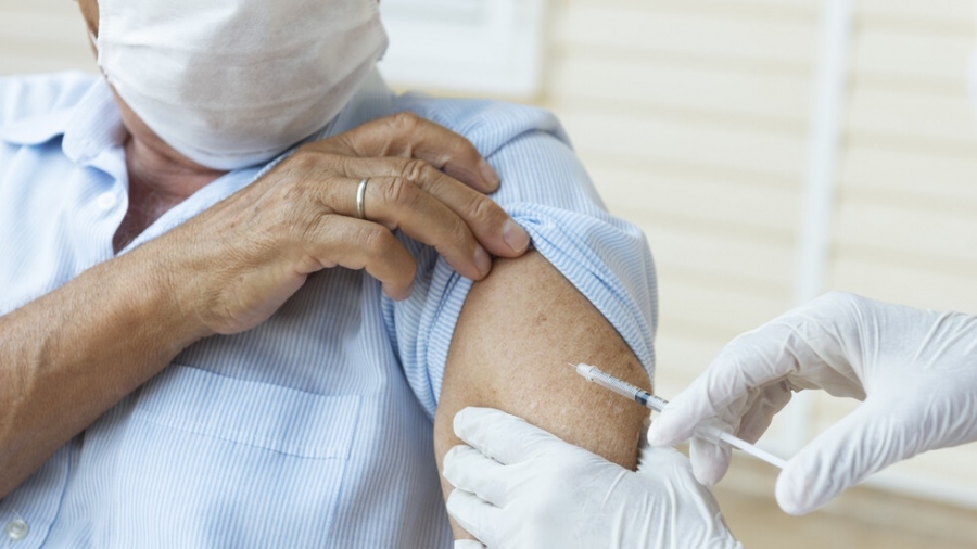 САЩ вече са ваксинирали половината от пълнолетното си население 