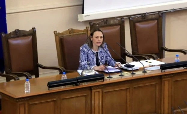 НС гледа мораториум върху действията на правителството