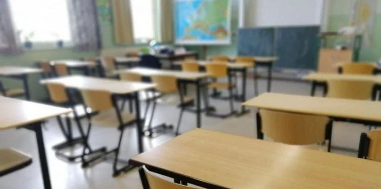 5-и, 9-и и 12-и клас се връщат присъствено в училищата