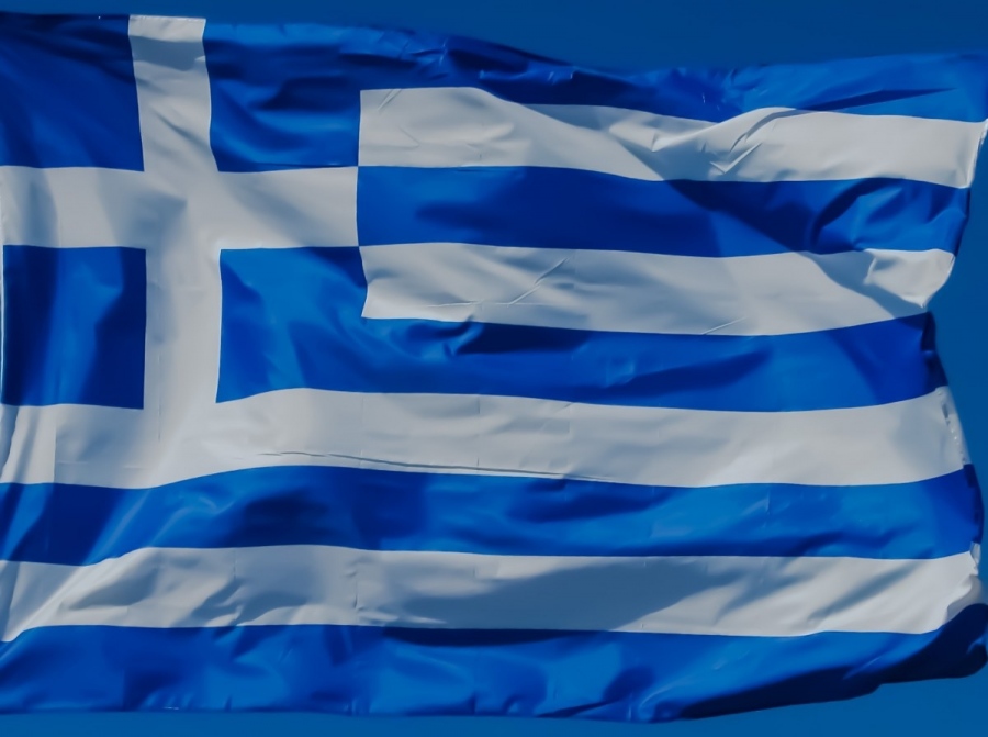 На кафе със SMS в Гърция, вечерният час се удължава