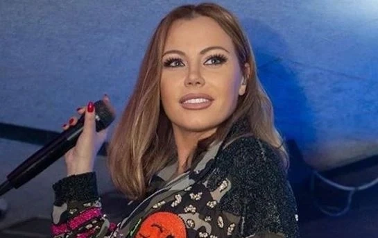 Камелия с поредна промяна във външния си вид (СНИМКИ)