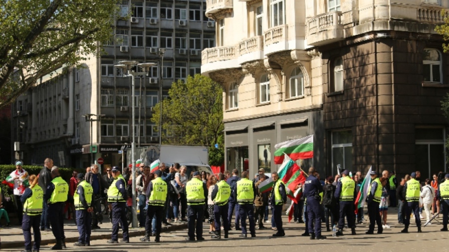 Два протеста пред президентството