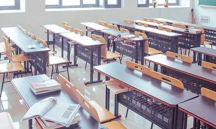 Удължават учебната година за някои класове, всички ще завършат присъствено