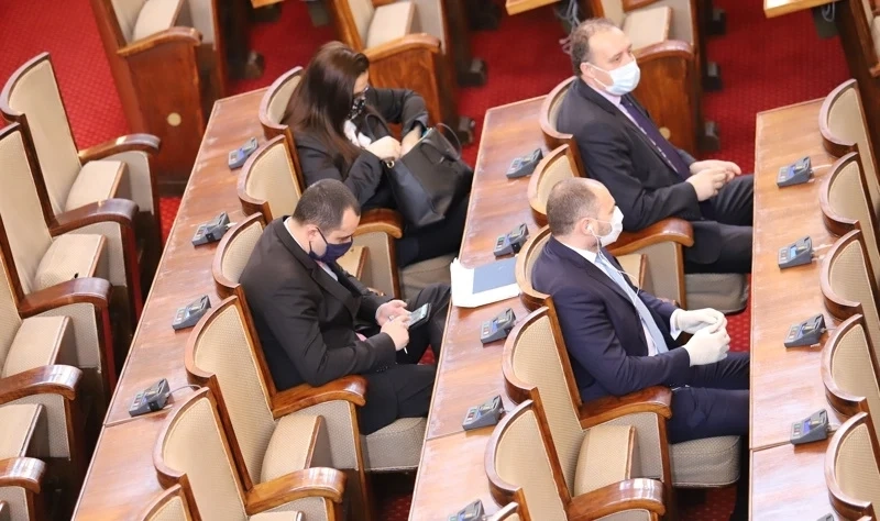 Отказаха да обсъждат намаляване на депутатските заплати