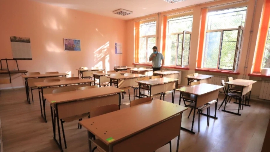 Учениците от 6 и 11 клас се връщат в класните стаи от 10 май