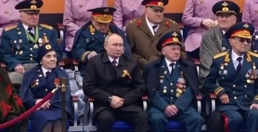 НА ЖИВО: Парада от Москва. Русия отбелязва деня на победата