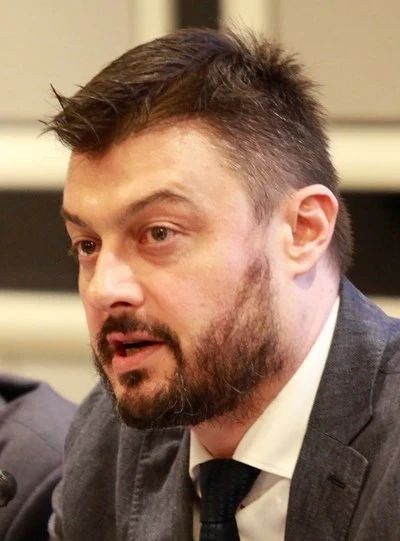 Бареков твърди, че Румен Йончев е връзката на Манолова с агро-пилешко-житни-те милионери