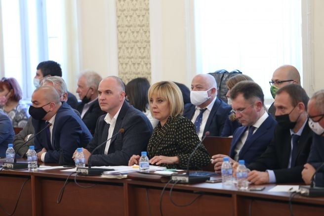 Депутатите от комисията Манолова се скараха и за ВиК сектора